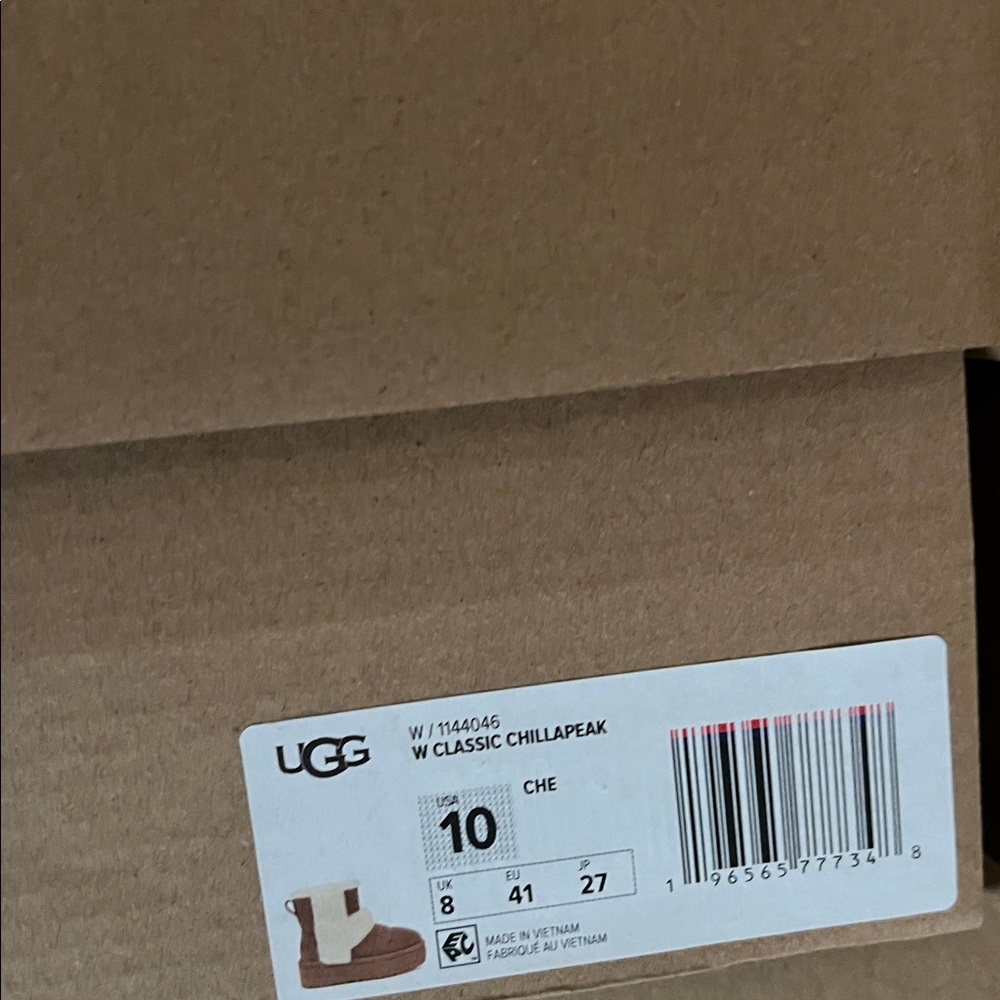 UGG® Classic Chillapeak Genuine Shearling
Trimmed Boot - Picture 14 of 16